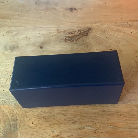 LOUIS VUITTON Exclusive Leather Sunglasses Case w/magnetic closure - - Picture 4 of 7